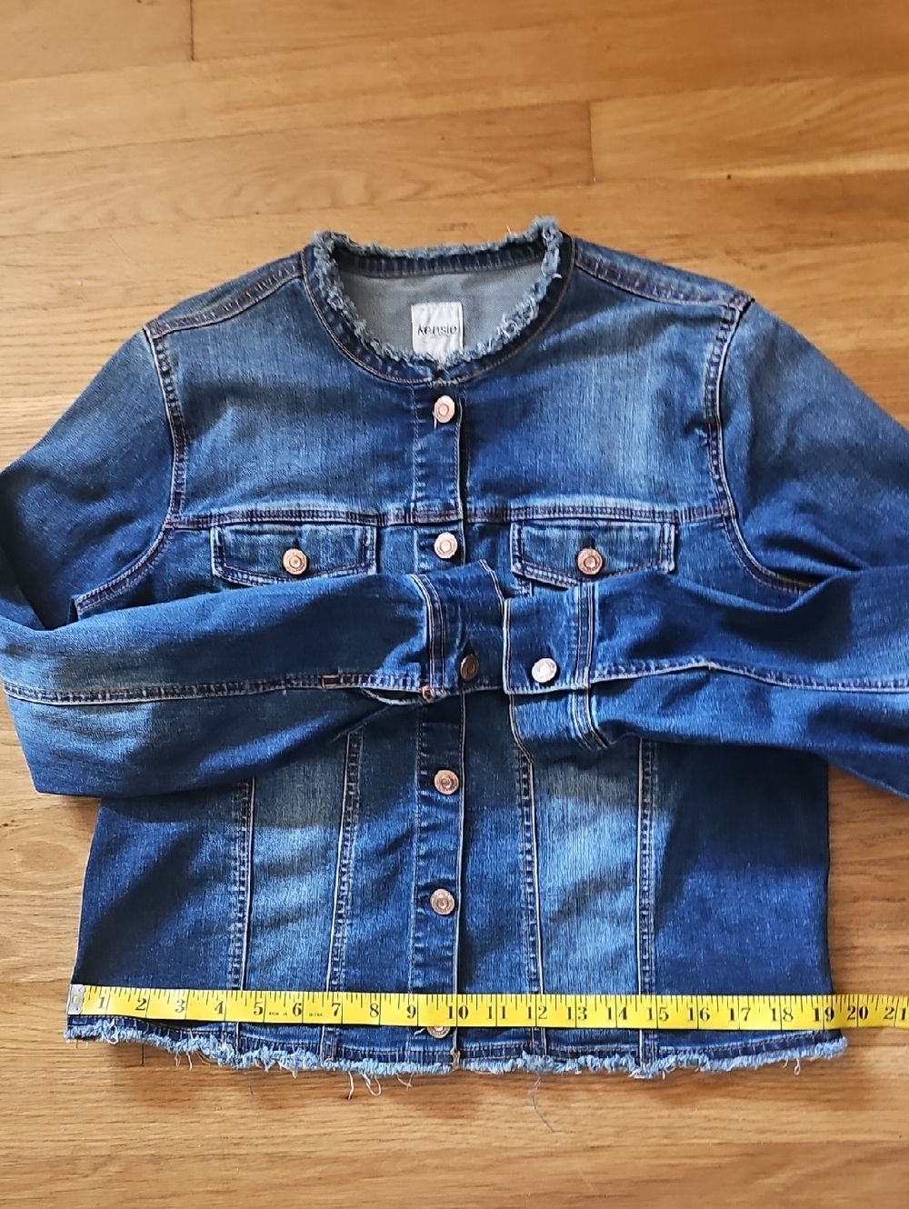Kensie Jeans Frayed Neckline & Hem Faded Blue Denim Jean Jacket Women's Medium - Picture 9 of 13
